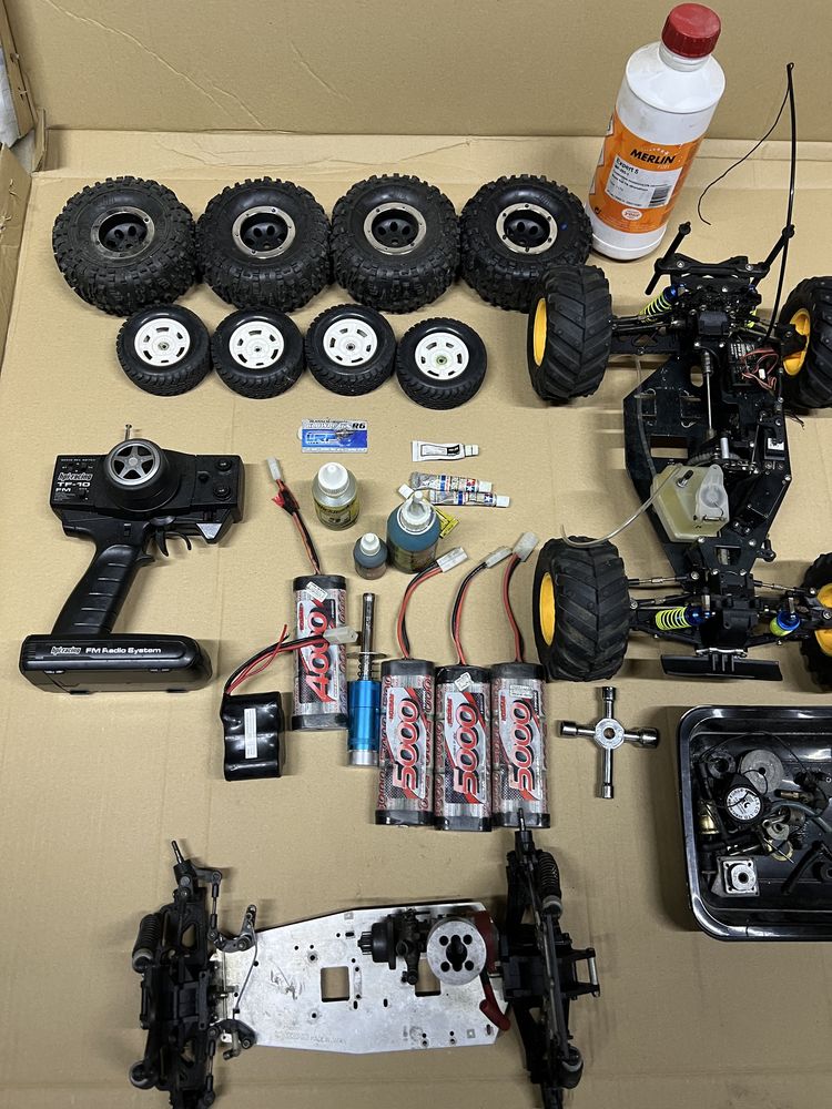 Zdalnie sterowane RC Nitro czesci, dwa podwozia