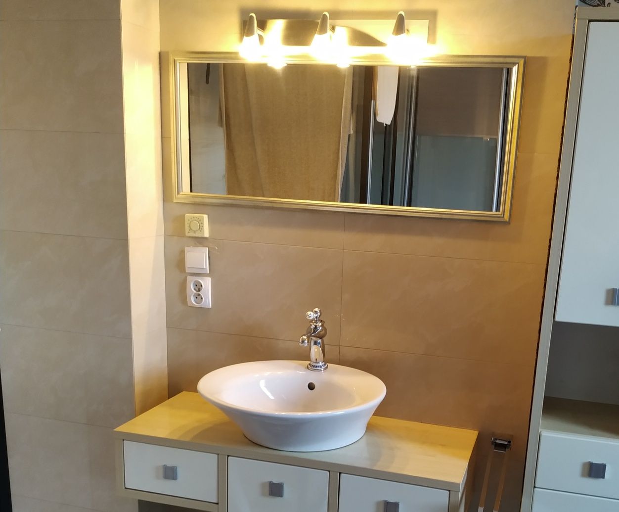 Umywalka ceramiczna nablatowa zjawiskowa