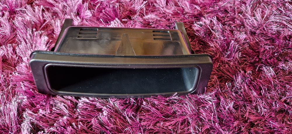 Caixa plástico preto de  painel carro