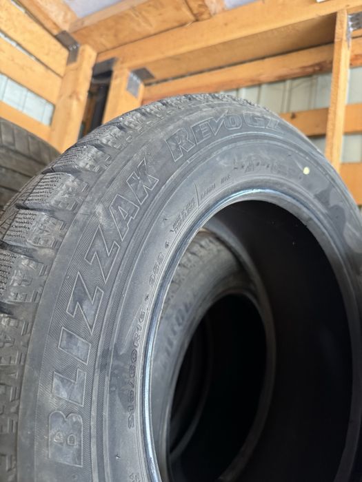 Bridgestone blizzak revo gz 215/60/16