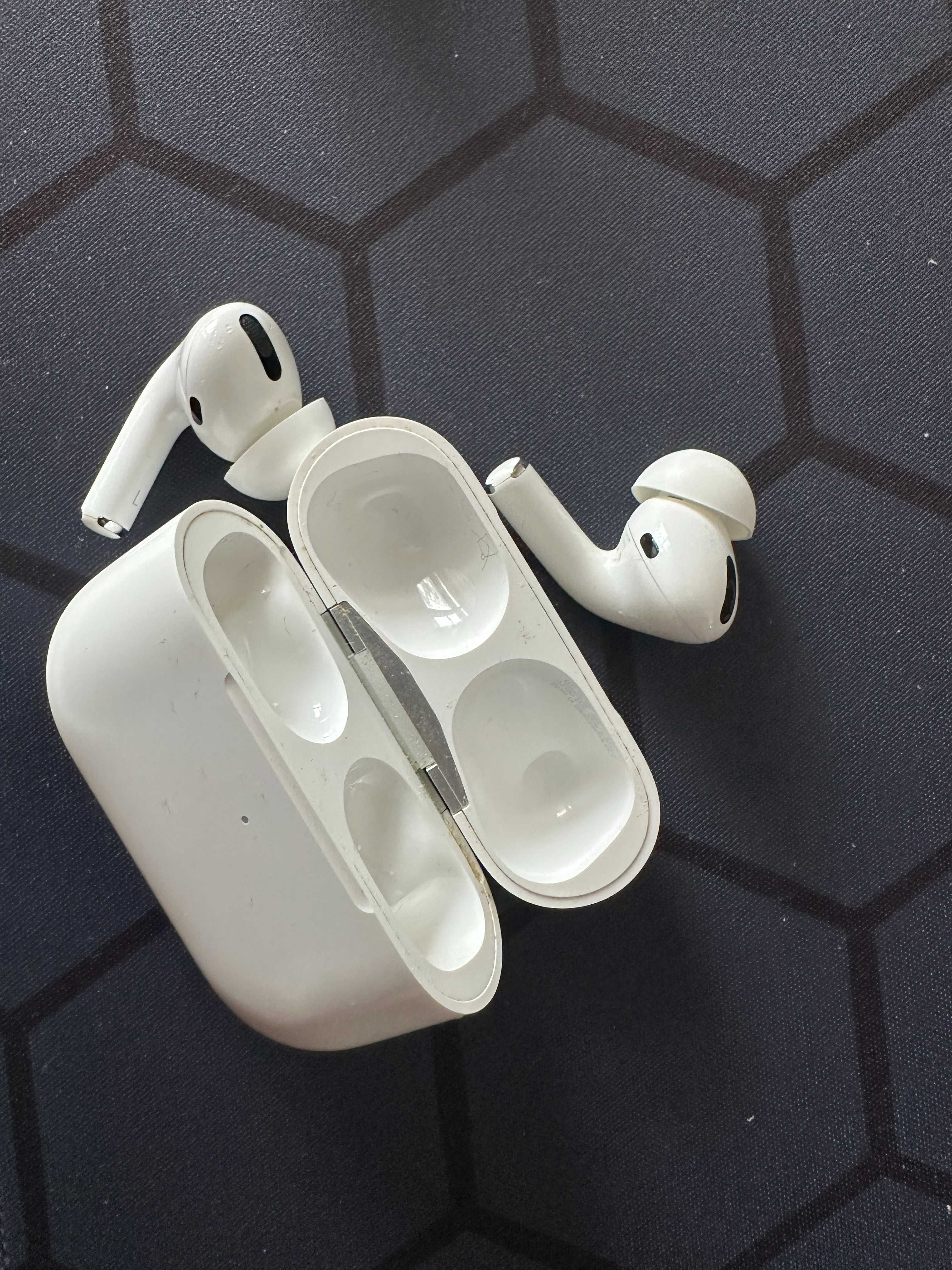 Apple AirPods Pro.