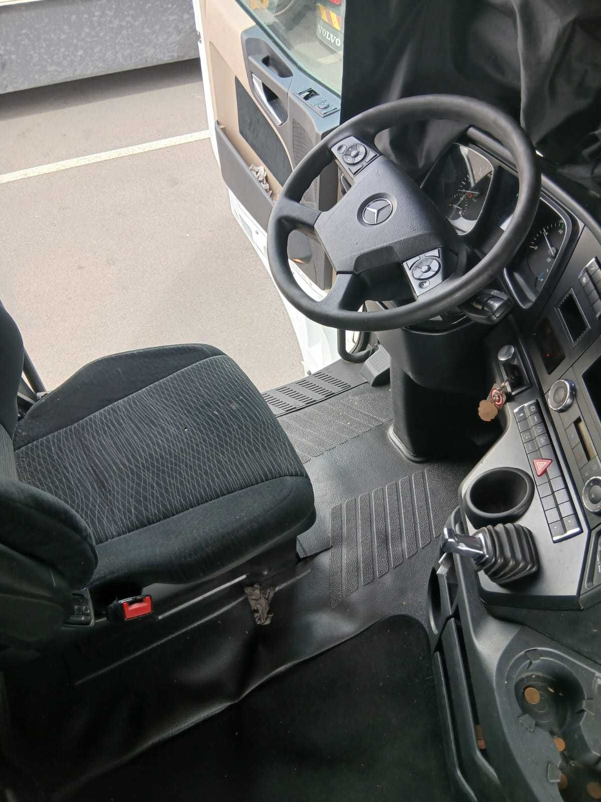 Camiões Mercedes-Benz 1845