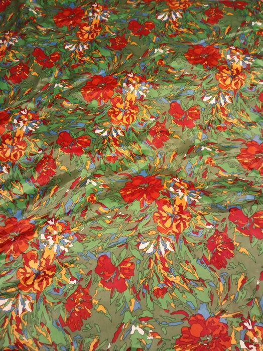 Відріз атласноі тканини