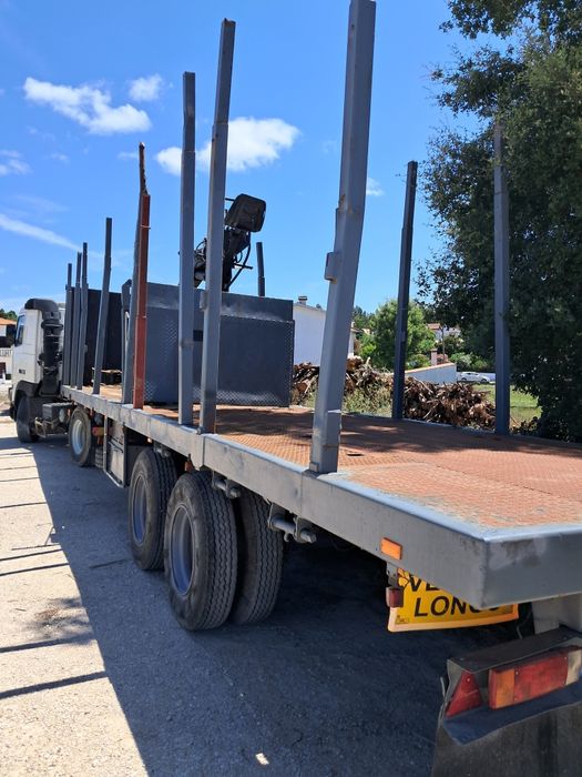 Máquina  florestal  4 estivas  com grua