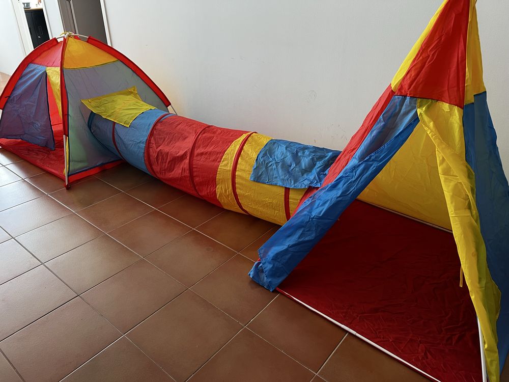 Tendas tipi (2) + túneis (2)