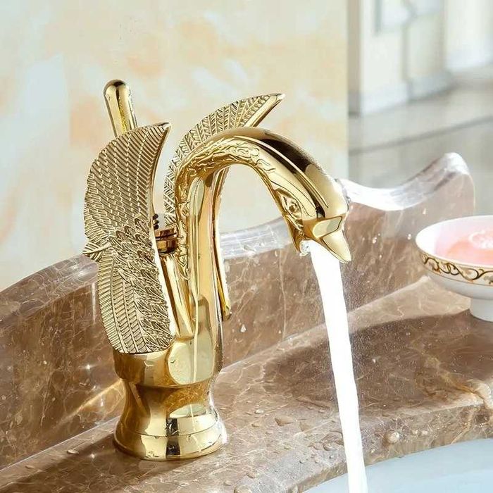 Bateria umywalkowa Złota Łabędź – Styl Retro / Glamour