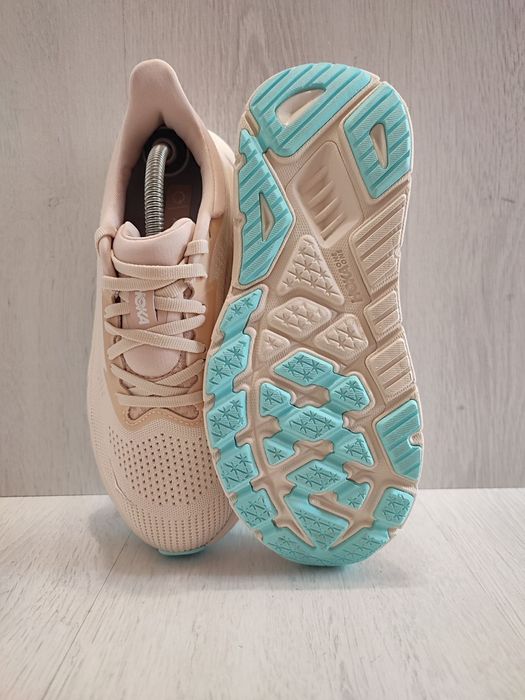 Hoka arahi 7  37.5-23 сантиметрів