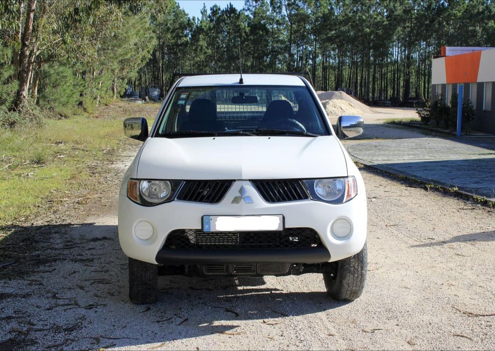 Mitsubishi l 200 4x4  de 2oo8    King cab  de 2 lugares   14 500 euros
