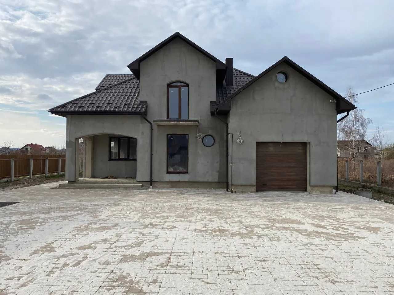 Продаю ЗДАНИЙ особняк на ділянці 12 сотих