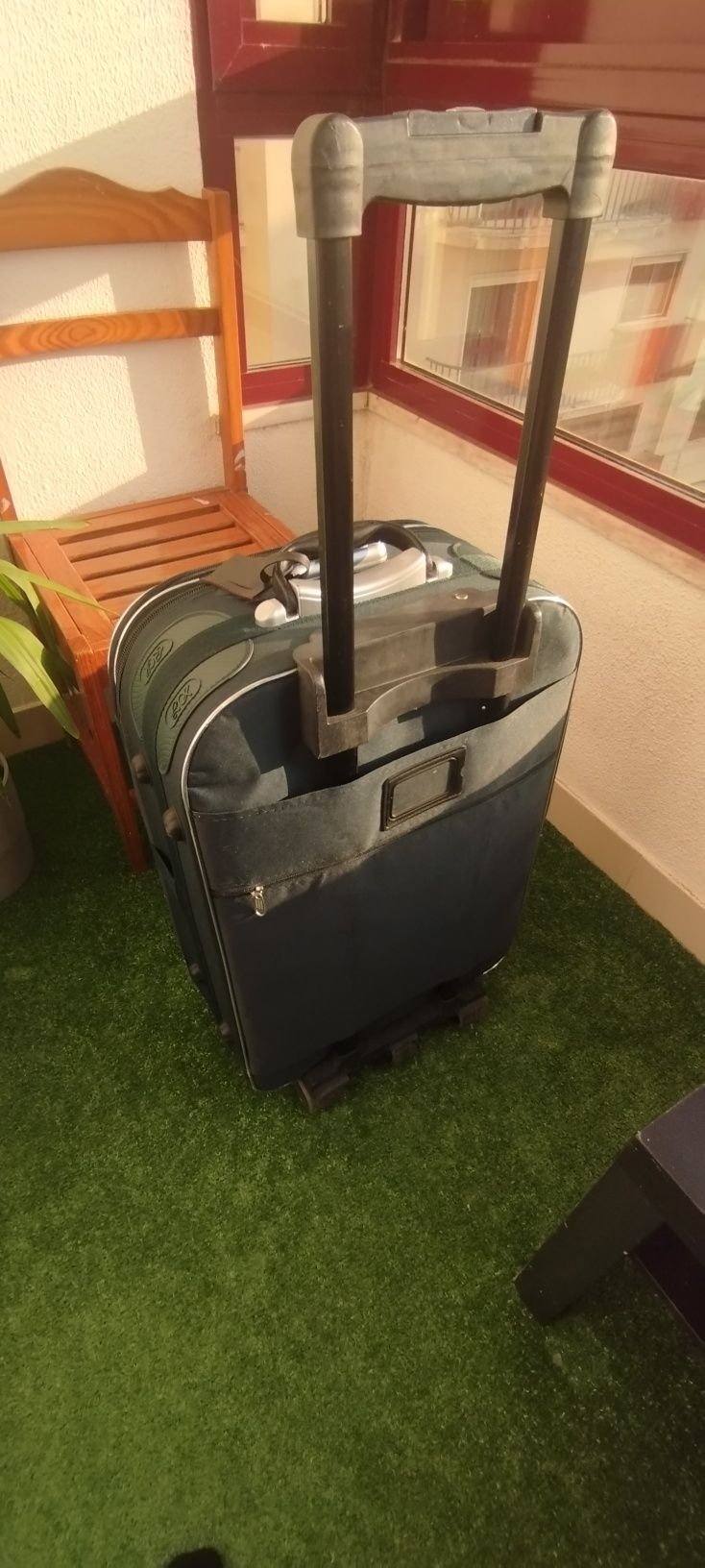 Mala de viagem com rodas e pega extensível