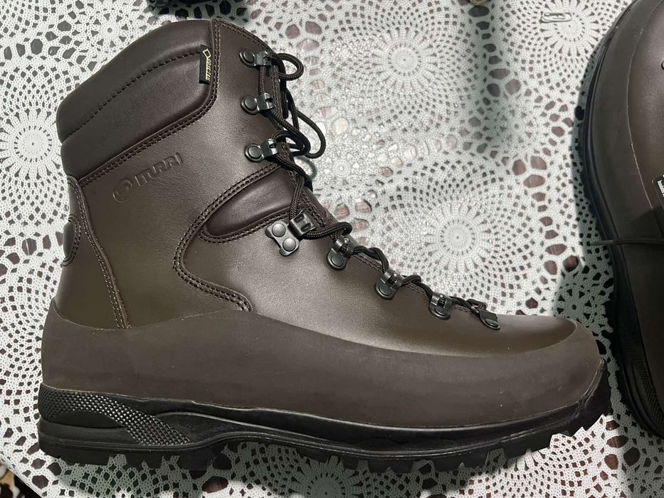 Продам нові Британські берці.