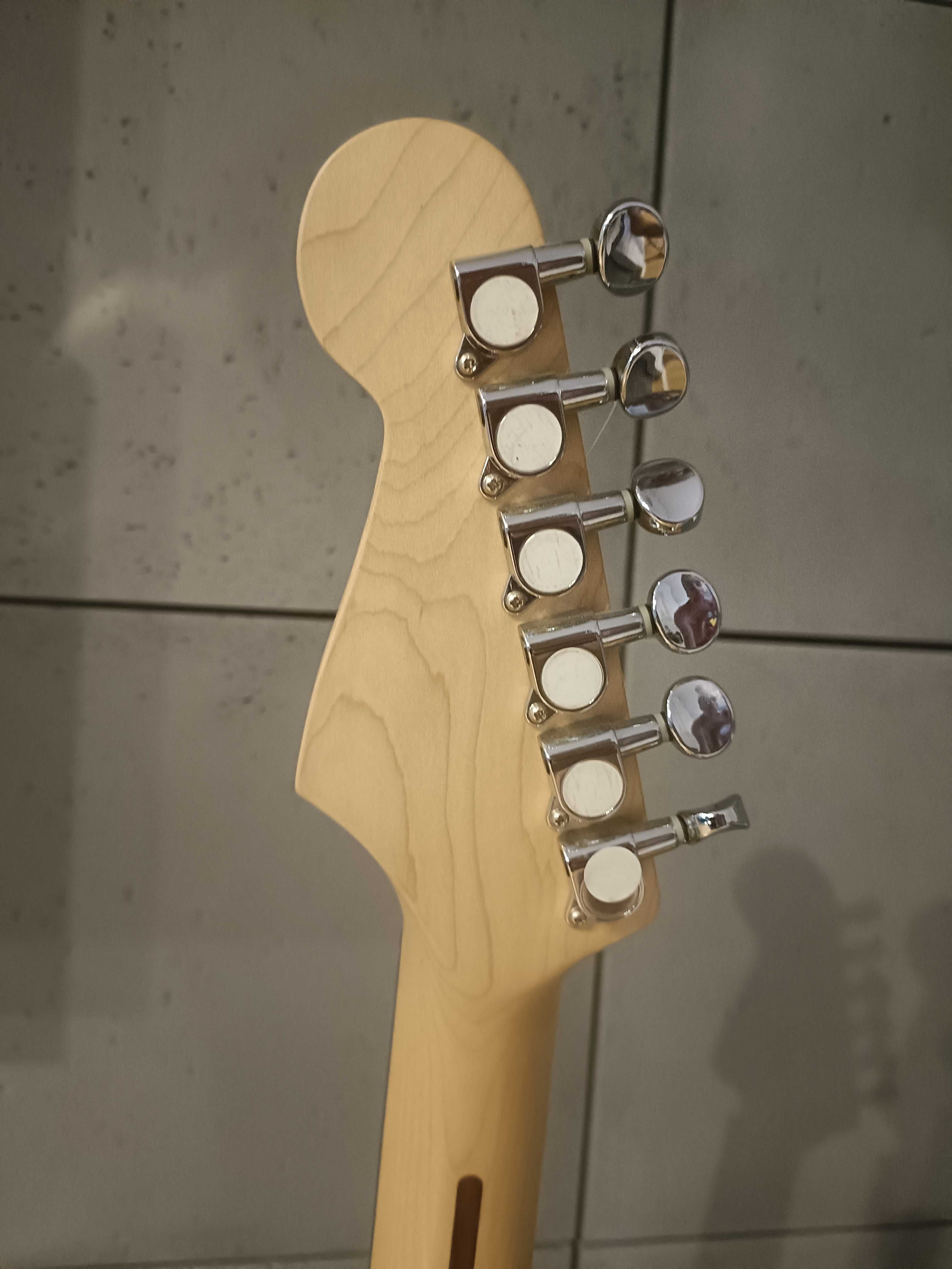 Gitara elektroakustyczna Fender Stratacoustic BK