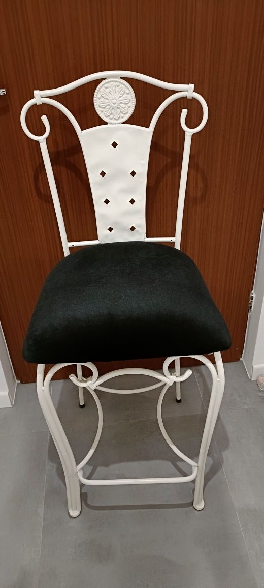 Designerskie krzesło barowe