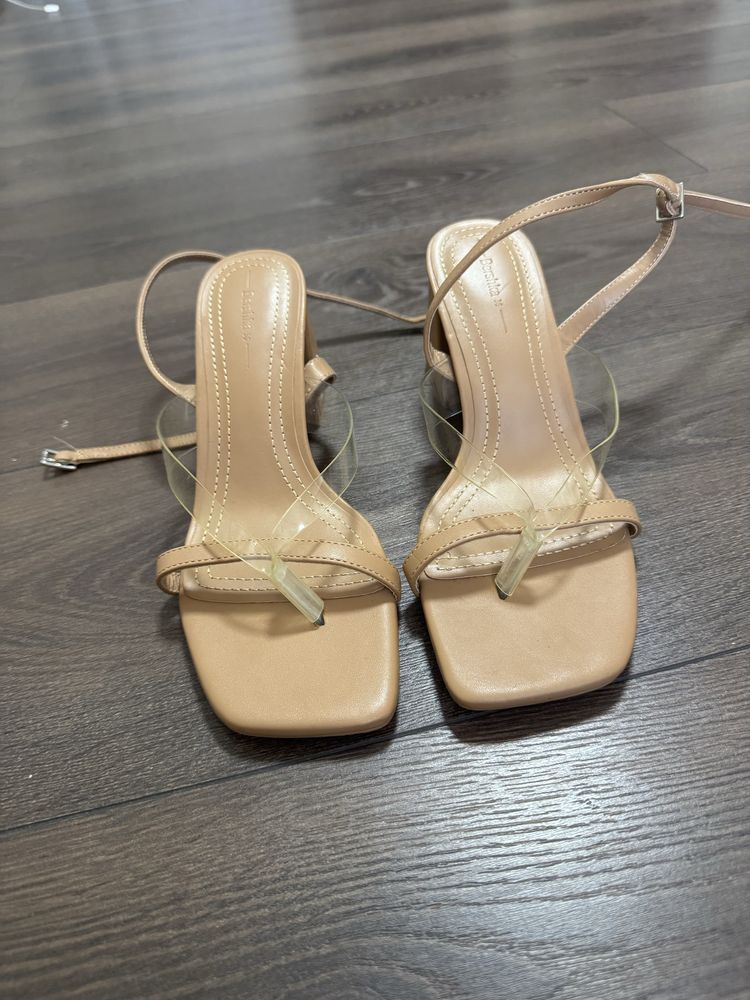 Босоножки Bershka