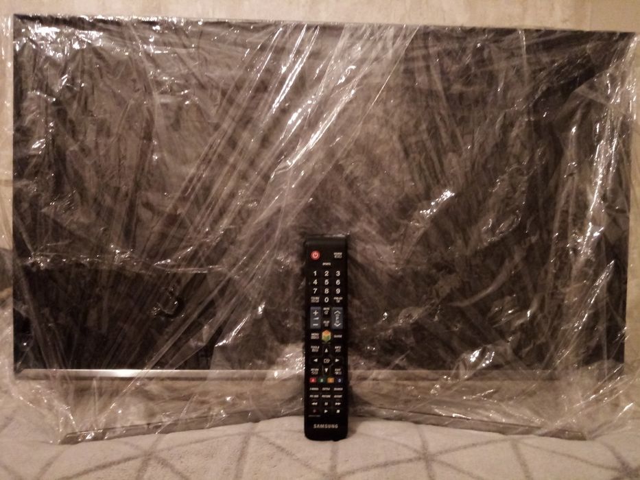 Televisão Samsung 33 polegadas com comando