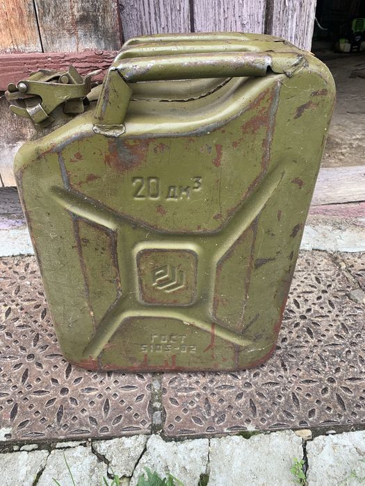 каністи 20-літрові