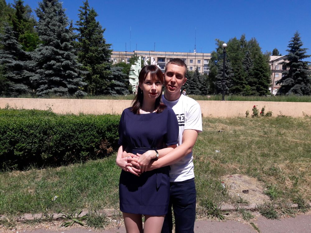 Вишукана та стримана сукня під пояс
