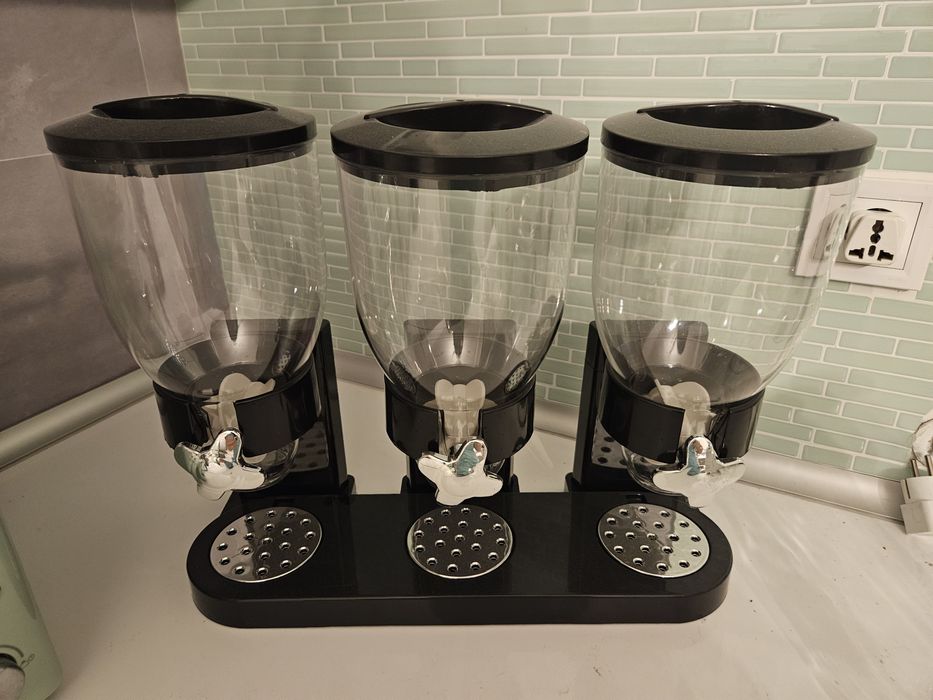 Dispensador de cereais com 3 dispensadores
