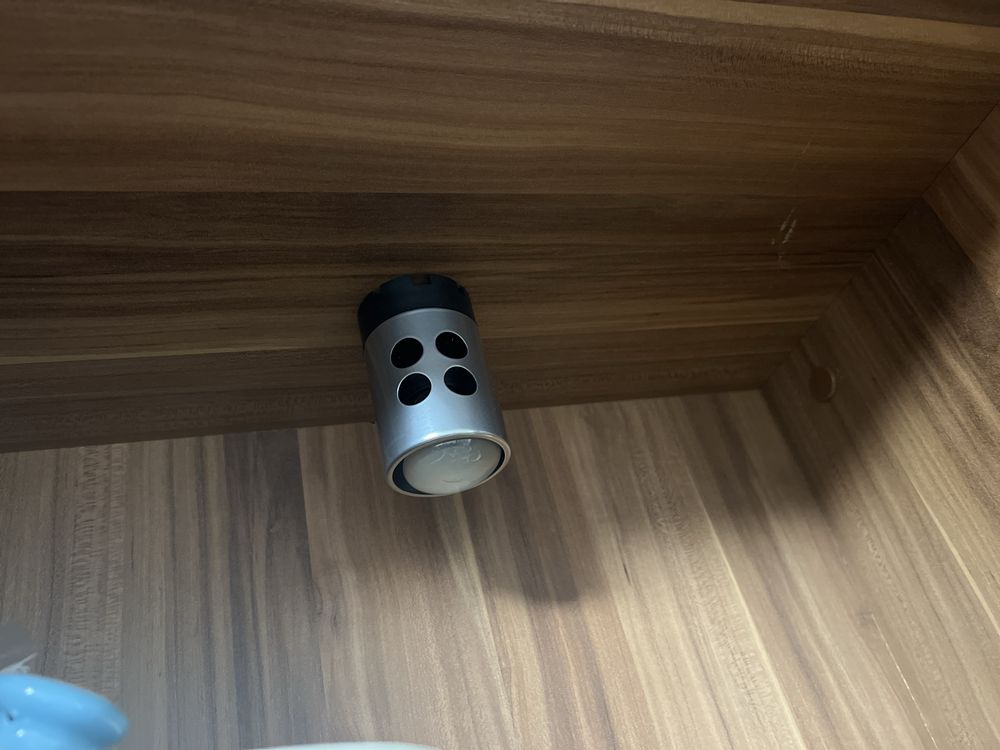 Meblościanka z witrynami z oświetleniem