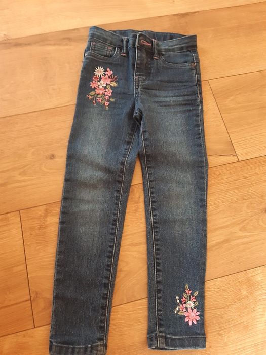 Spodnie jeansowe w rozmiarze 110