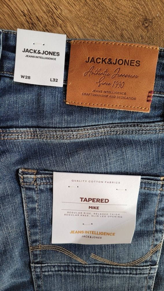 Spodnie męskie jeansowe tapered Mike Jack&Jones 28/32