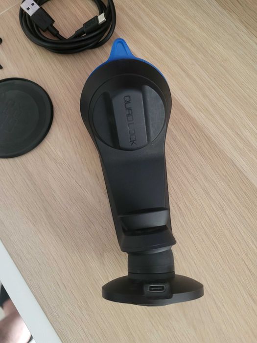 Suporte Telemóvel com Ventosa QUAD LOCK com Carregador sem Fio