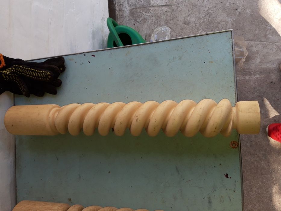 Точені стовпи різьба ніжки