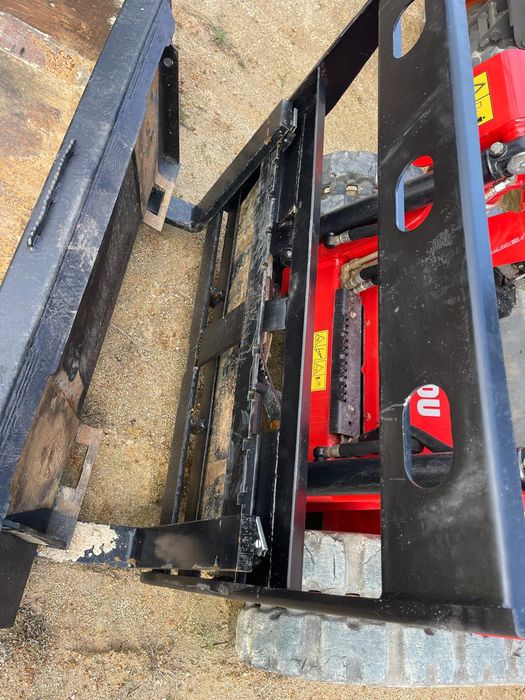 Mini carregadora MANITOU