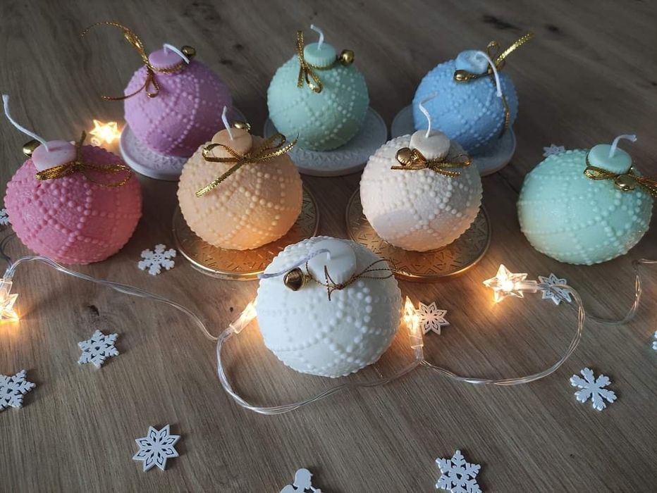 Świąteczna świeczka bombka