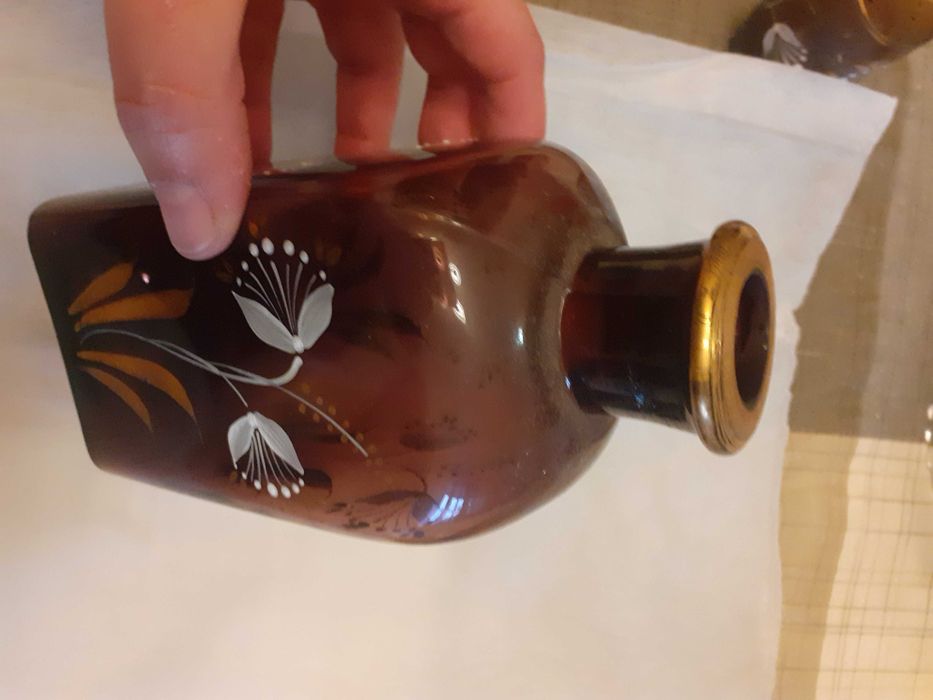 Garrafa antiga com pintura
