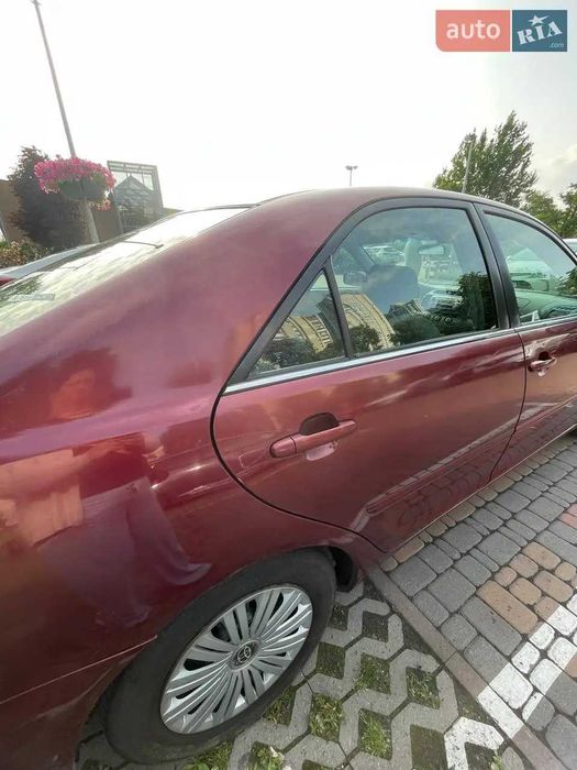 Автомобиль  Тойота