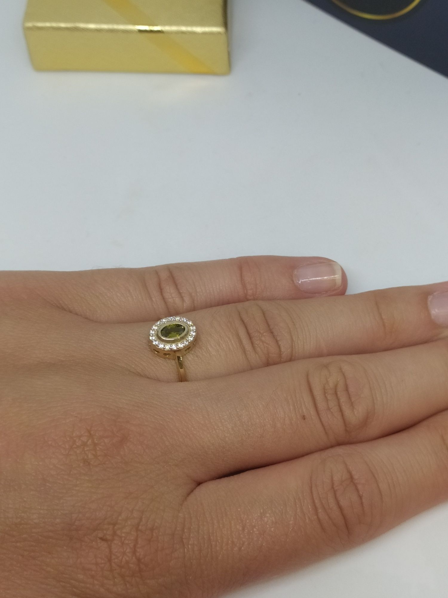 Piękny złoty pierścionek markiza zielona cyrkonia serduszka złoto 585