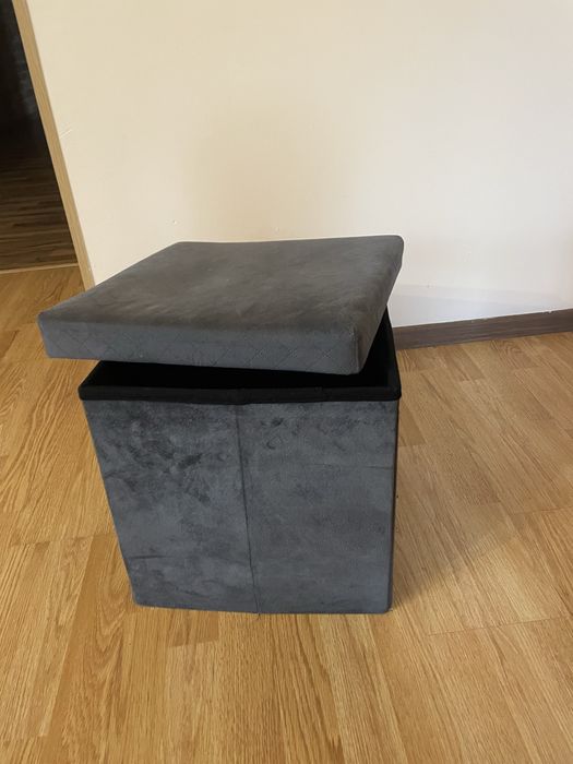 Pufa otwiera z pokrywką