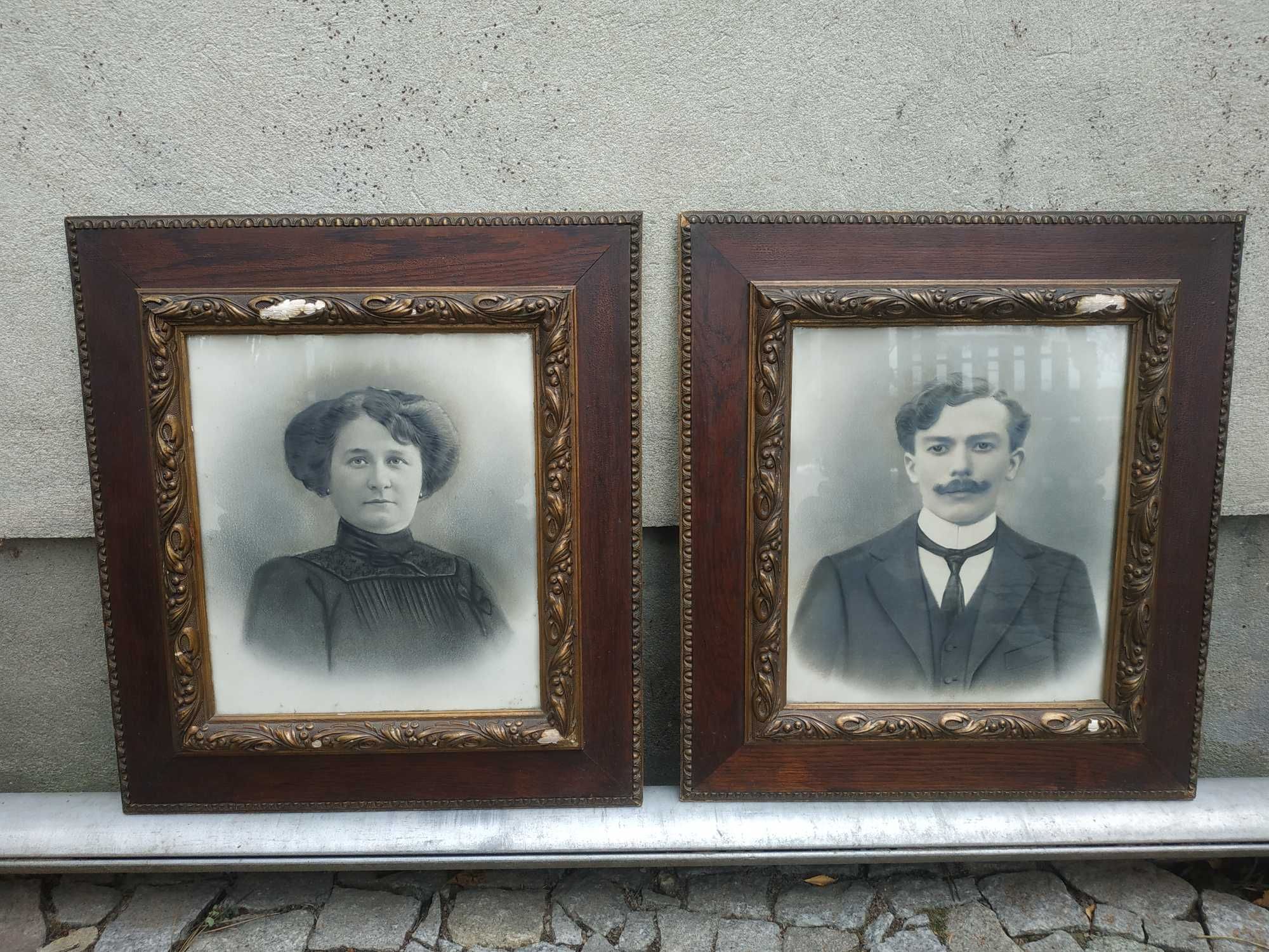 2 fotografie stare w bardzo starych ramach