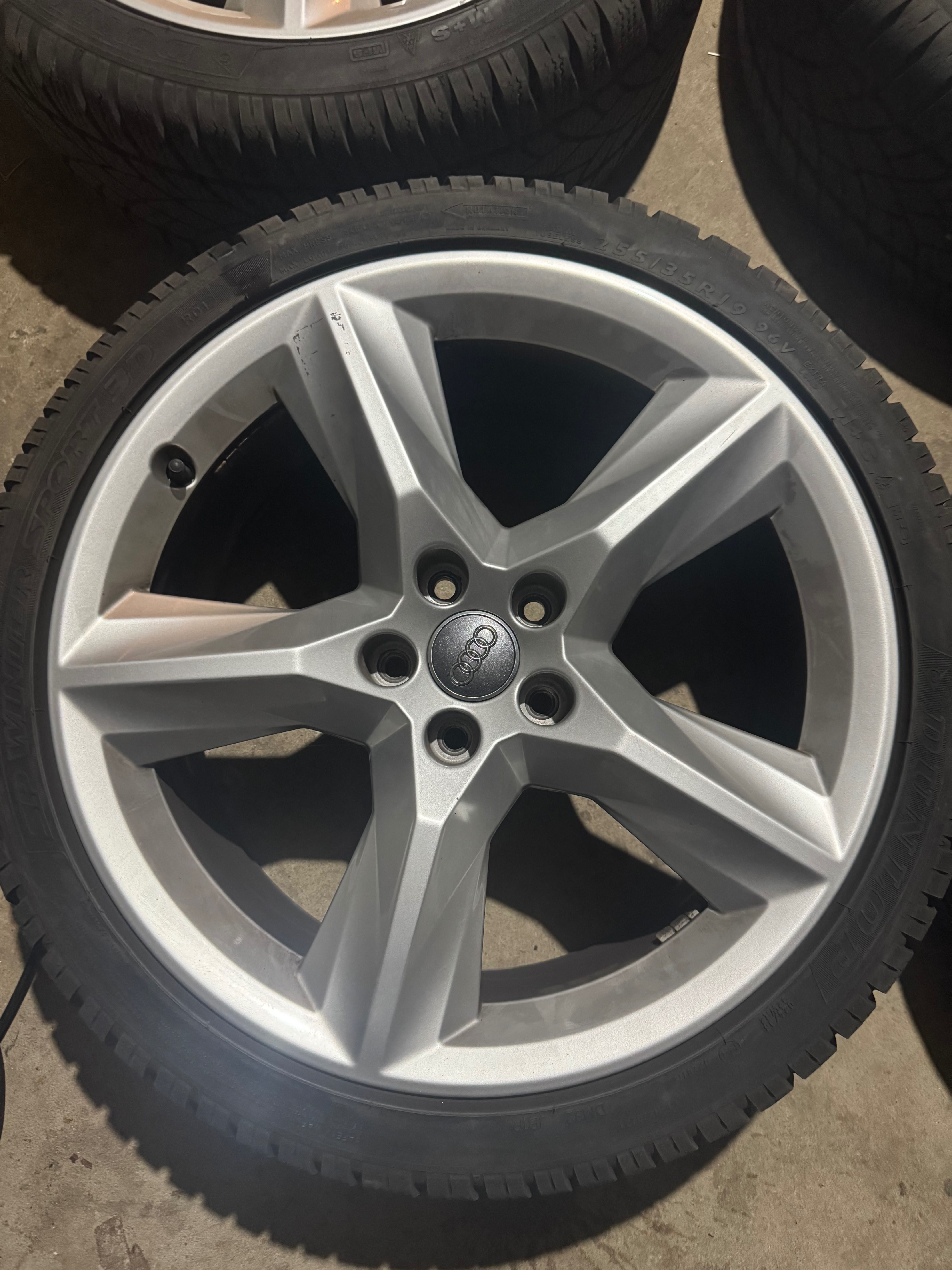 Sprzedam oryginalne koła 19 cali a5 f5 opony dunlop