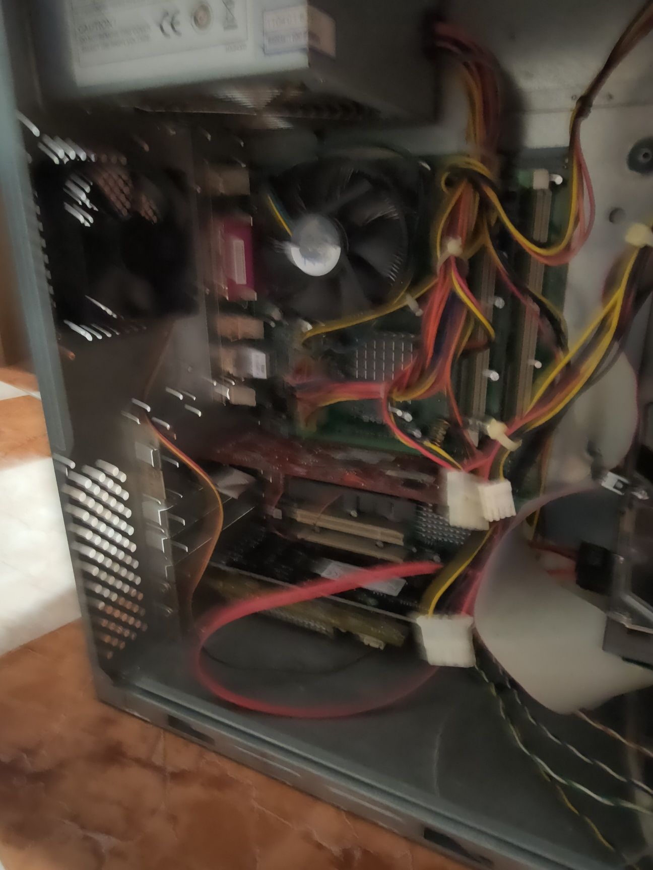 Computador torre antiga com placa grafica c/ monitos asus 22 polegadas