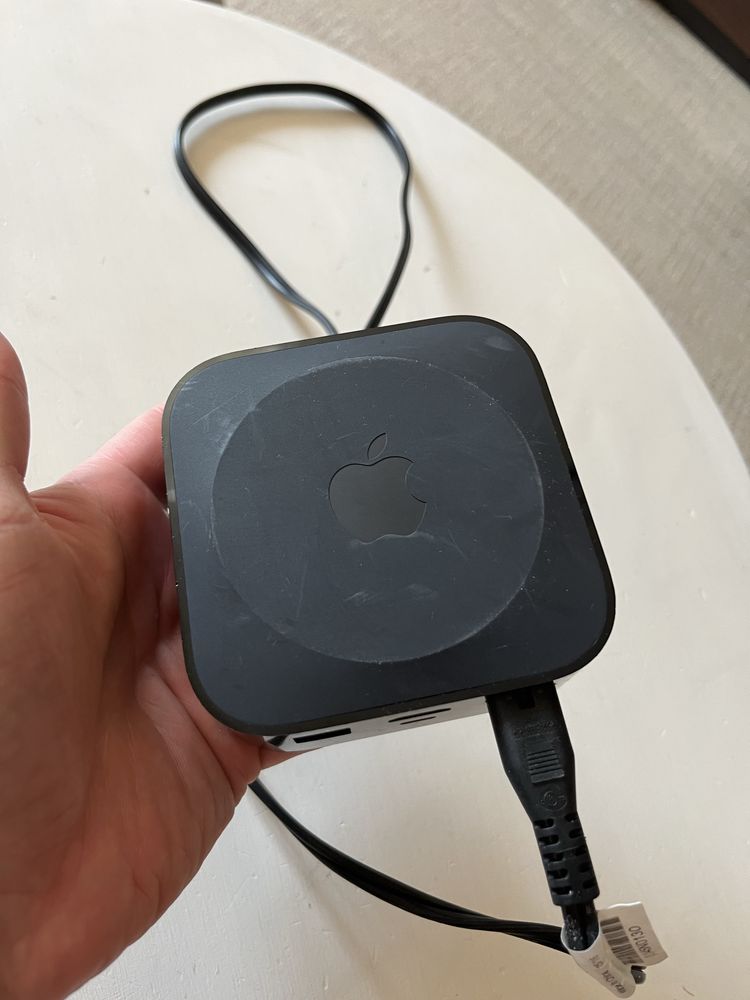 Apple TV 4 модель А1625 памʼять 32Gb