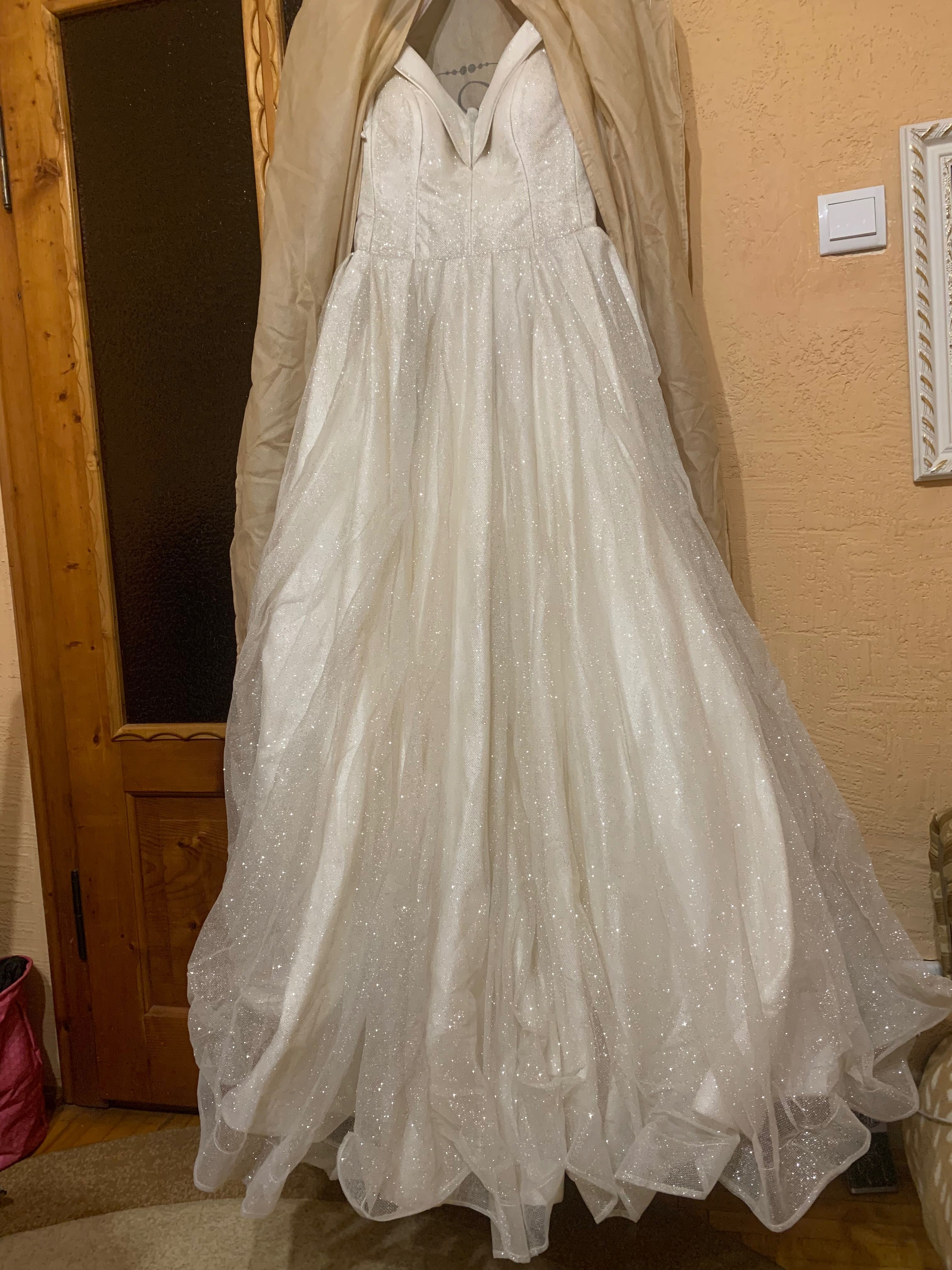 Весільна сукня кольору Айворі