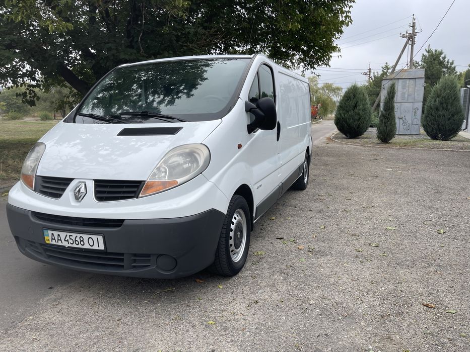 Renault Trafic 2008 года не крашеный