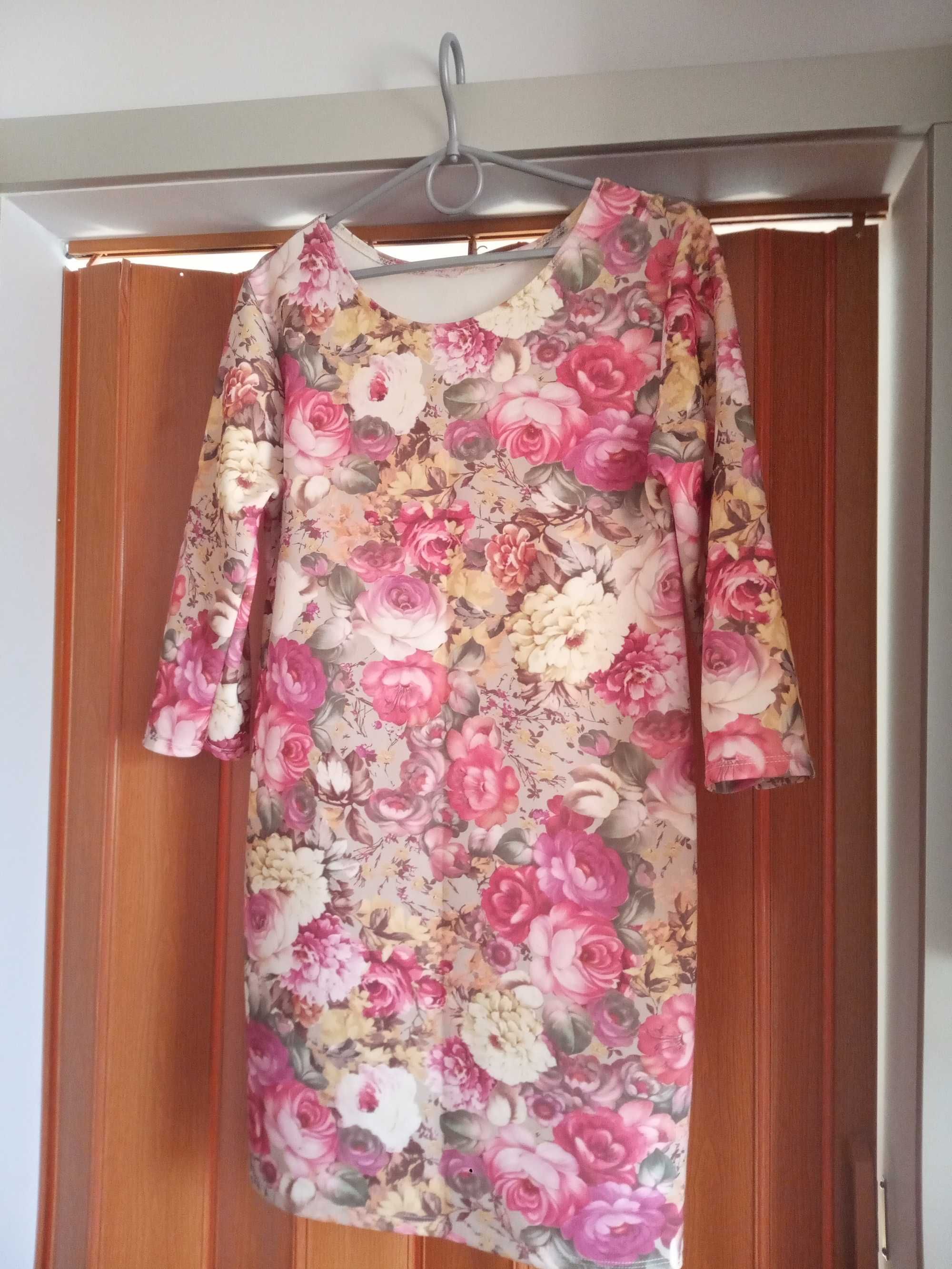 Sukienka w kwiaty