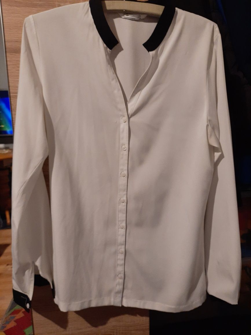 Biała koszula w rozmiarze L
