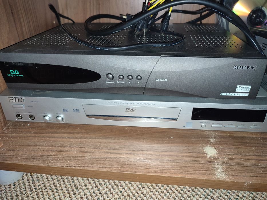 Продам приставку тв спутника. DVD, cd  и многое другое. Цена договорна