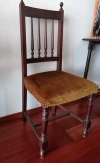 Cadeira antiga  madeira