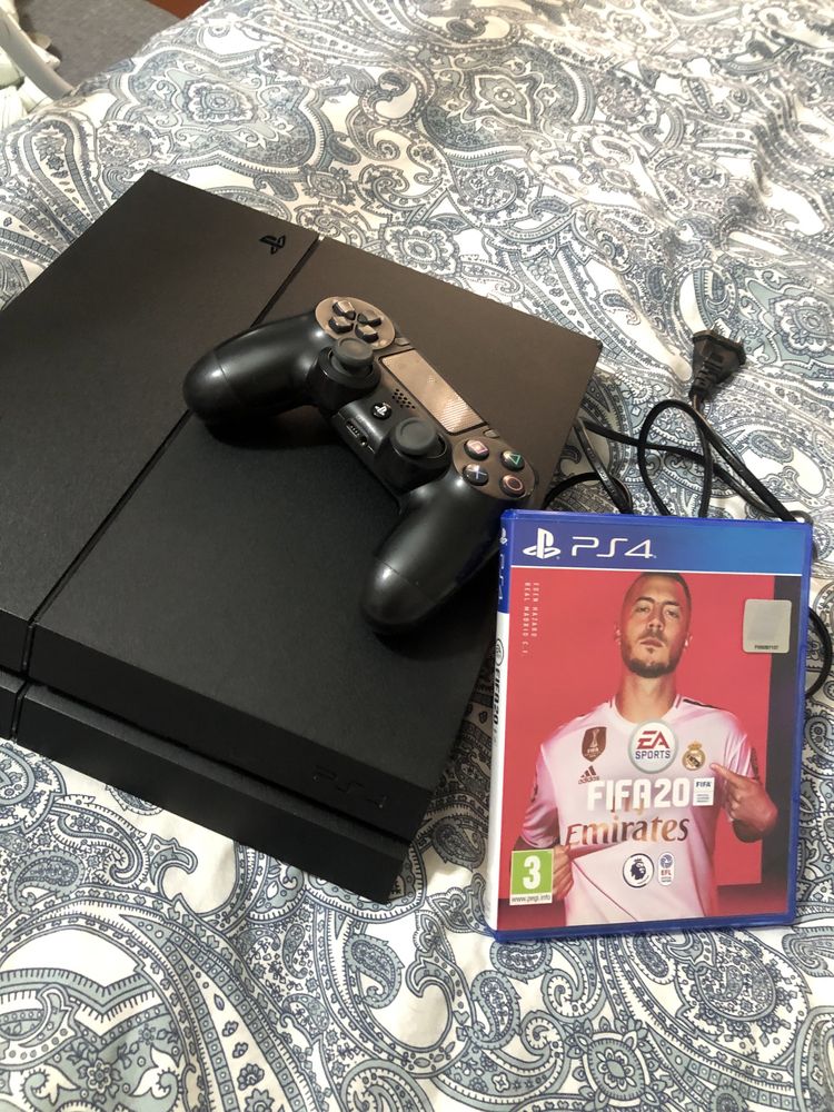 Playstation 4 1tb / Com fifa20 e 21