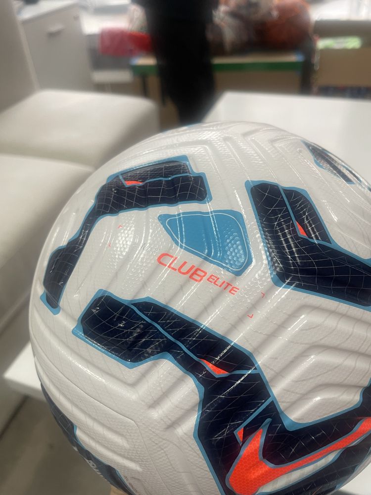 М’яч футбольний Nike Club Elite FZ2986-100, розмір 5