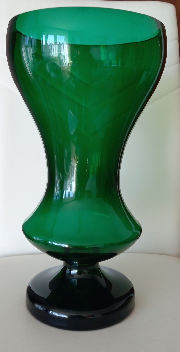 Duzy zielony wazon