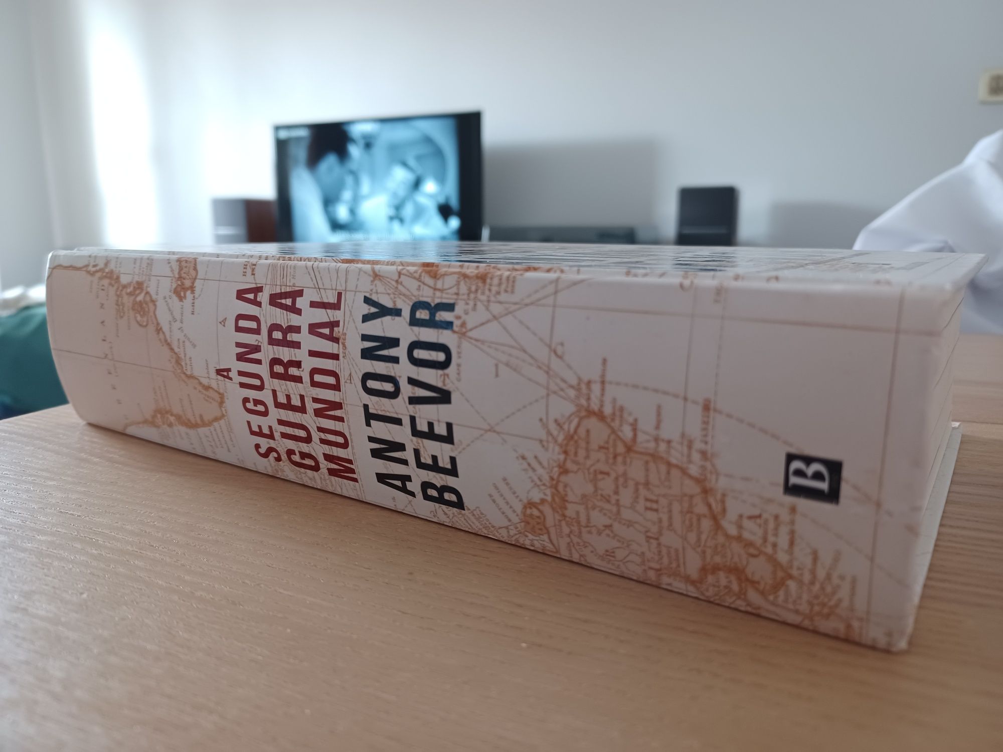 Livro "A Segunda Guerra Mundial" de Antony Beevor - novo (Bertrand Ed)