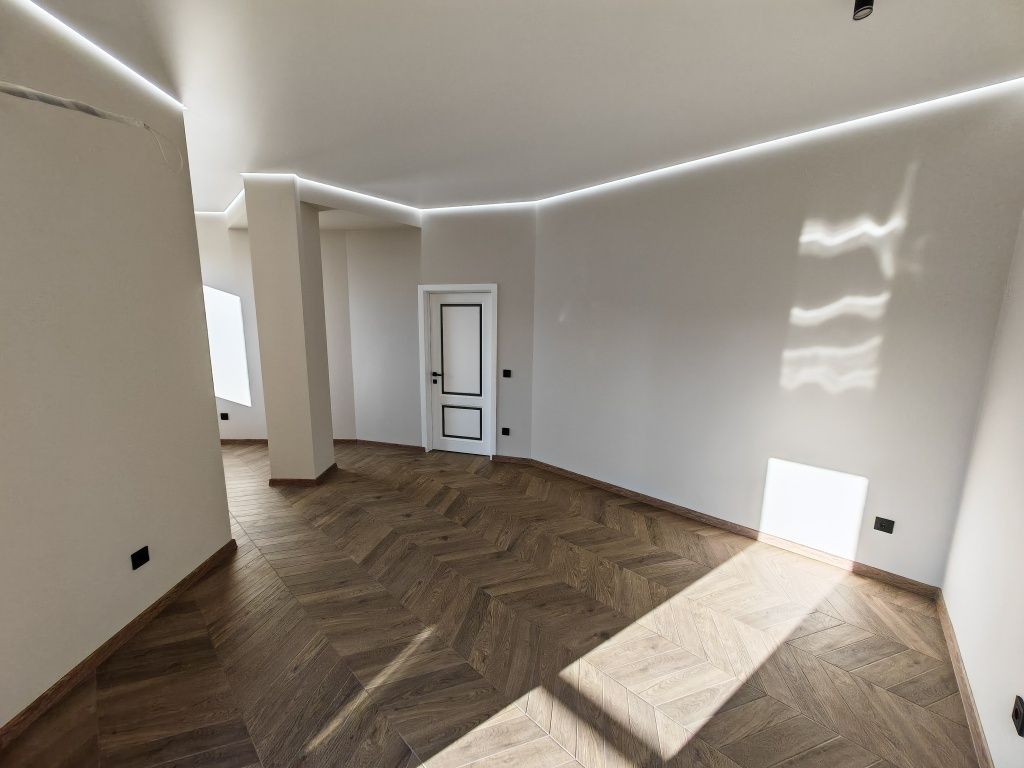 Квартира 3-ком 107м. Ул. Далека 1120€м2