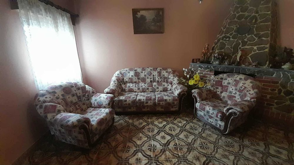 Conjunto de Sofás 3+1+1 — Sofá-Cama + 2 Sofás Individuais (Como Novos)