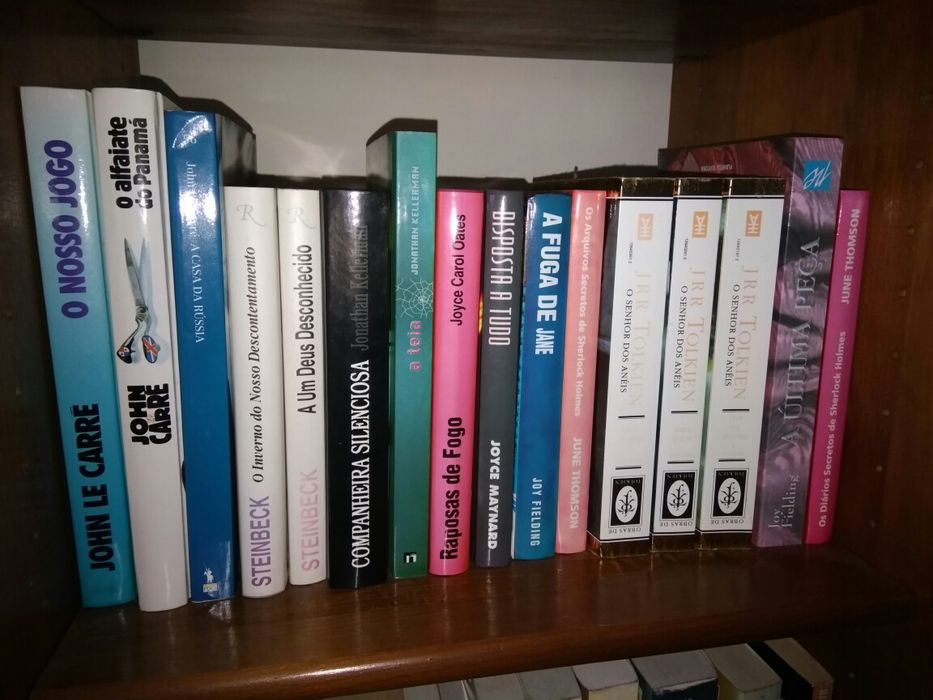 Livros de capa dura de vários géneros